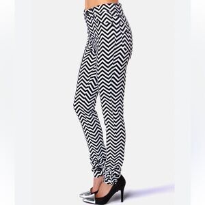 Tripp NYC Striped Black and White Chevron Print Skinny Jeans